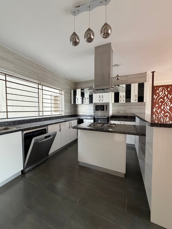 EXECUTIVE THREE BEDROOM APARTMENT PLUS A DSQ FOR SALE IN KILELESHWA