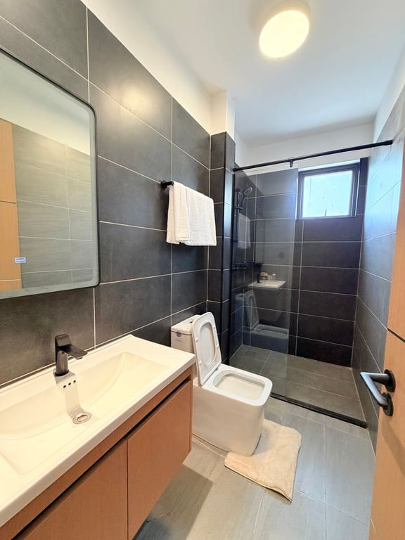 KILIMANI FIVE BEDROOM APARTMENT PLUS A DSQ FOR SALE