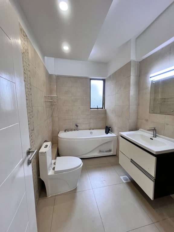 LAVINGTON READY FOUR BEDROOM FOR SALE