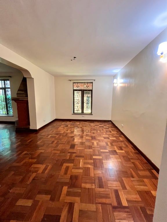 Five bedroom town house to let in lavington