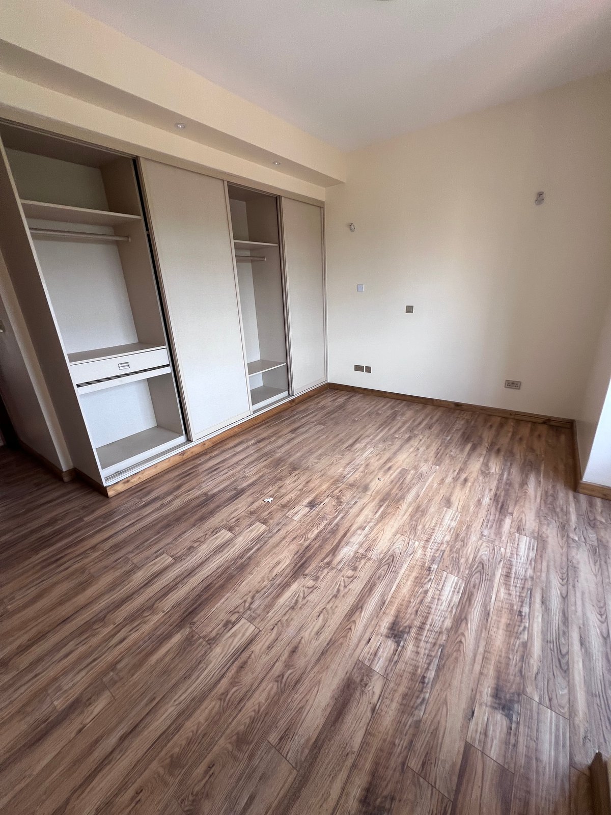 READY THREE BEDROOM APARTMENT PLUS A DSQ FOR SALE