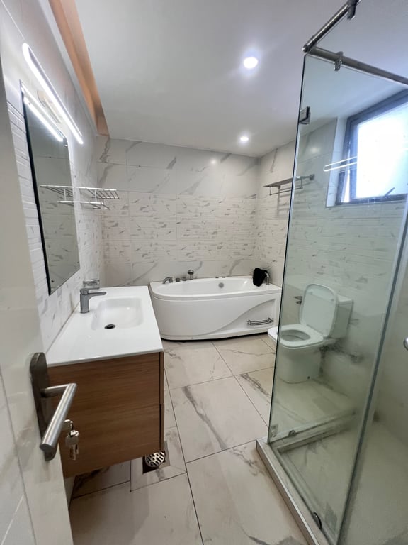 Kileleshwa  three bedroom plus a dsq to let