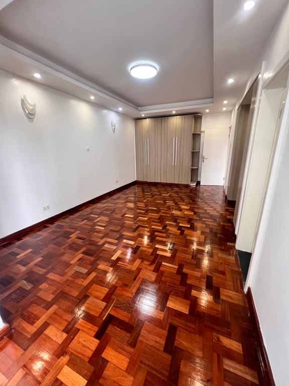 Kileleshwa  three bedroom plus a dsq to let