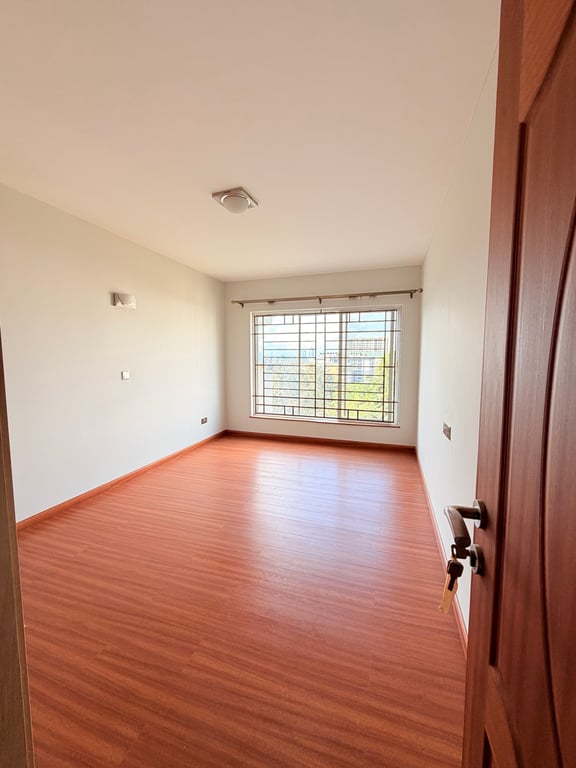 EXECUTIVE THREE BEDROOM APARTMENT PLUS A DSQ FOR SALE IN KILELESHWA