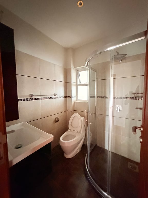 EXECUTIVE THREE BEDROOM APARTMENT PLUS A DSQ FOR SALE IN KILELESHWA