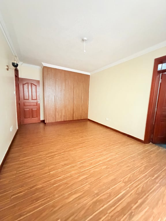 RIVERSIDE THREE BEDROOM APARTMENT PLUS DSQ FOR RENT