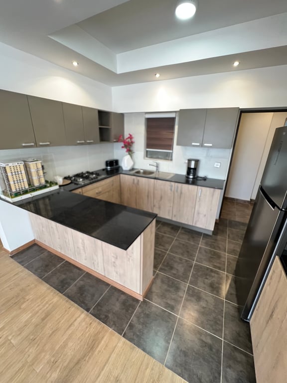 KILIMANI THREE BEDROOM APARTMENT FOR SALE