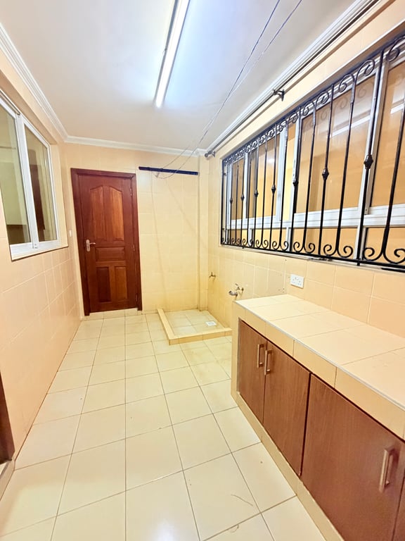 RIVERSIDE THREE BEDROOM APARTMENT PLUS DSQ FOR RENT