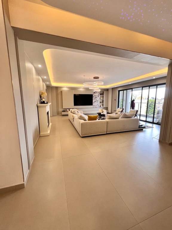 KILIMANI LUXURIOUS SIX BEDROOM APARTMENT FOR SALE