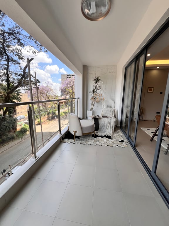 KILIMANI LUXURIOUS SIX BEDROOM APARTMENT FOR SALE