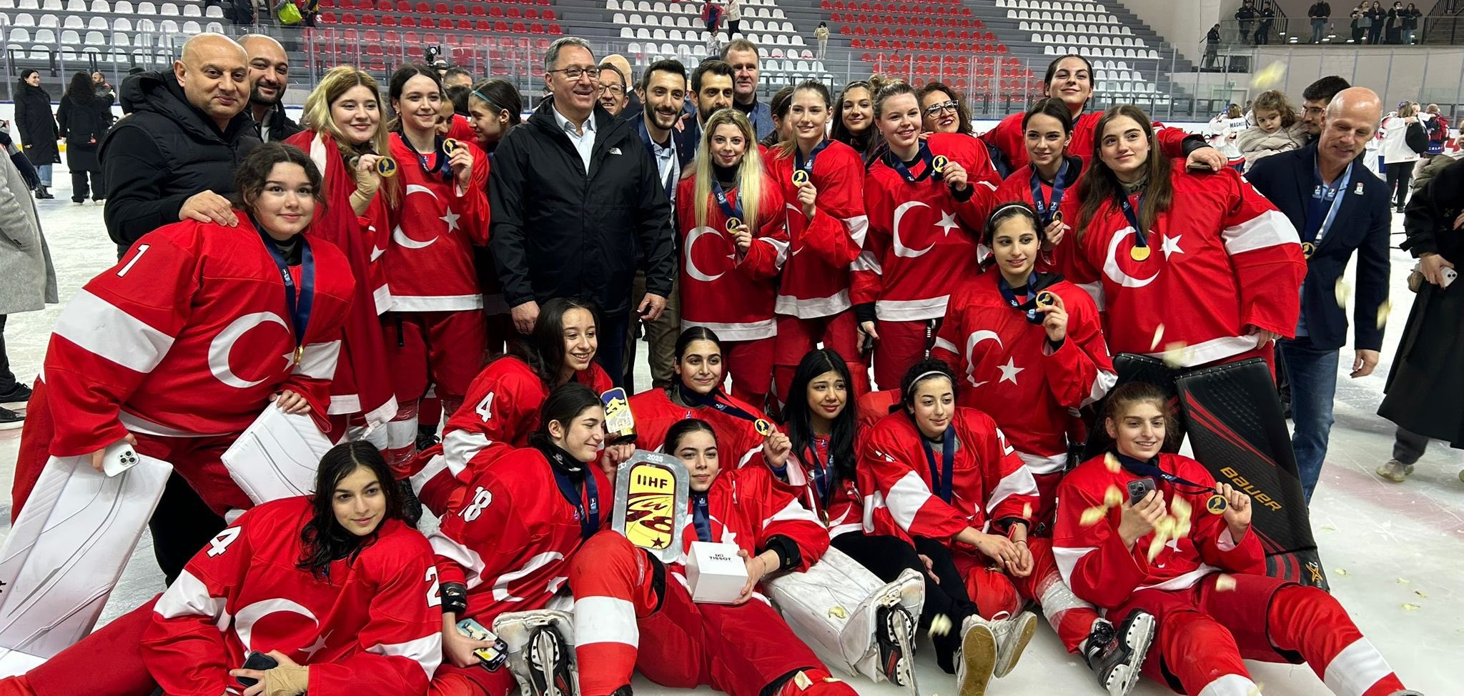 U18 Buz Hokeyi Milli Takımımız Altın Kupa'yı kazandı