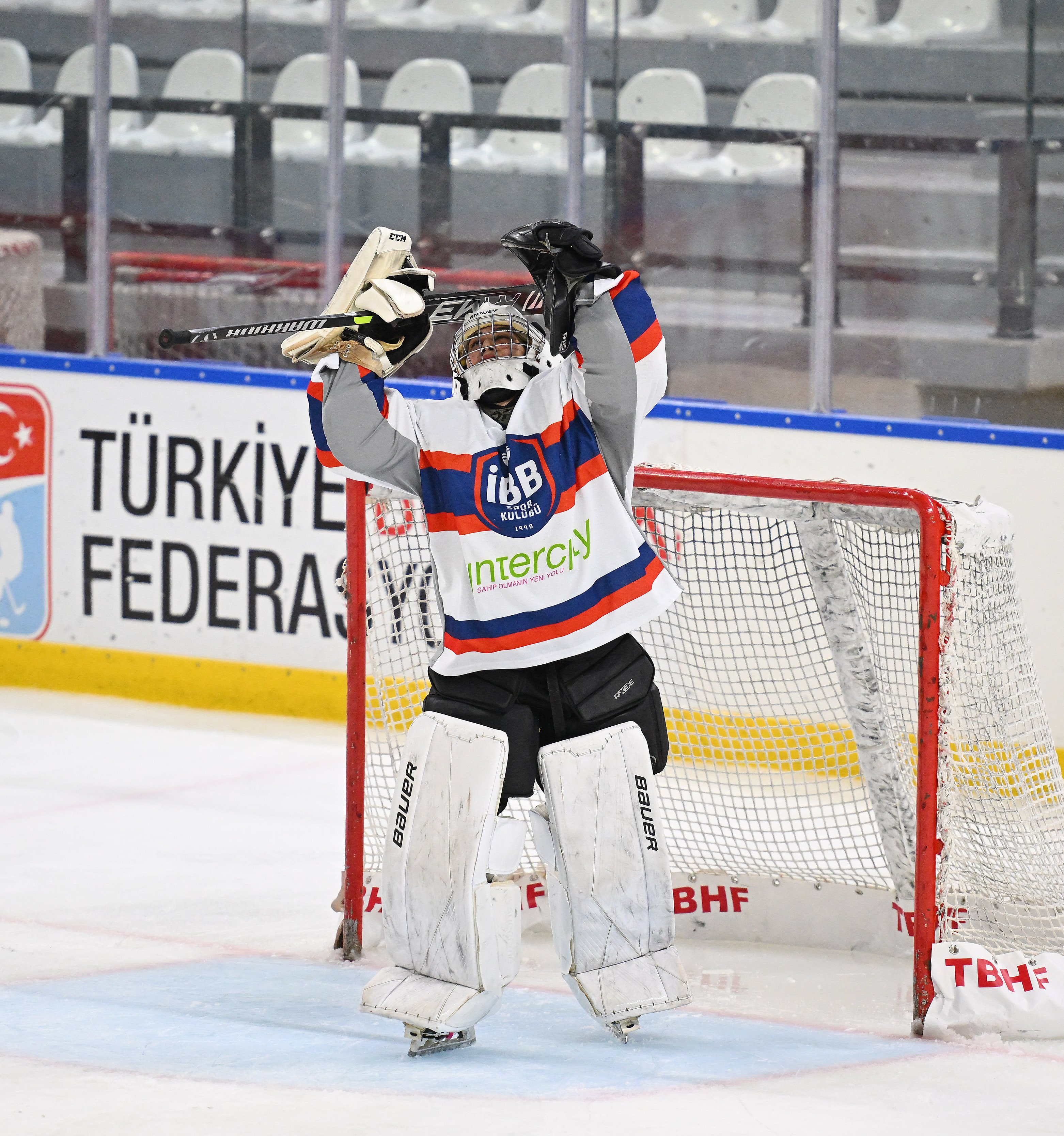 Kadın Buz Hokeyi Takımımız 8'de 8 ile liderliğini sürdürdü: 5-2