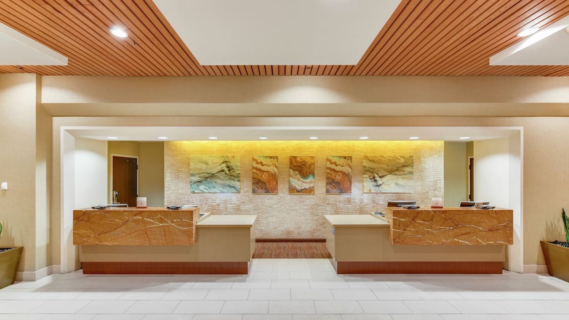 Front Desk | Hotel Fera Anaheim, a DoubleTree by Hilton