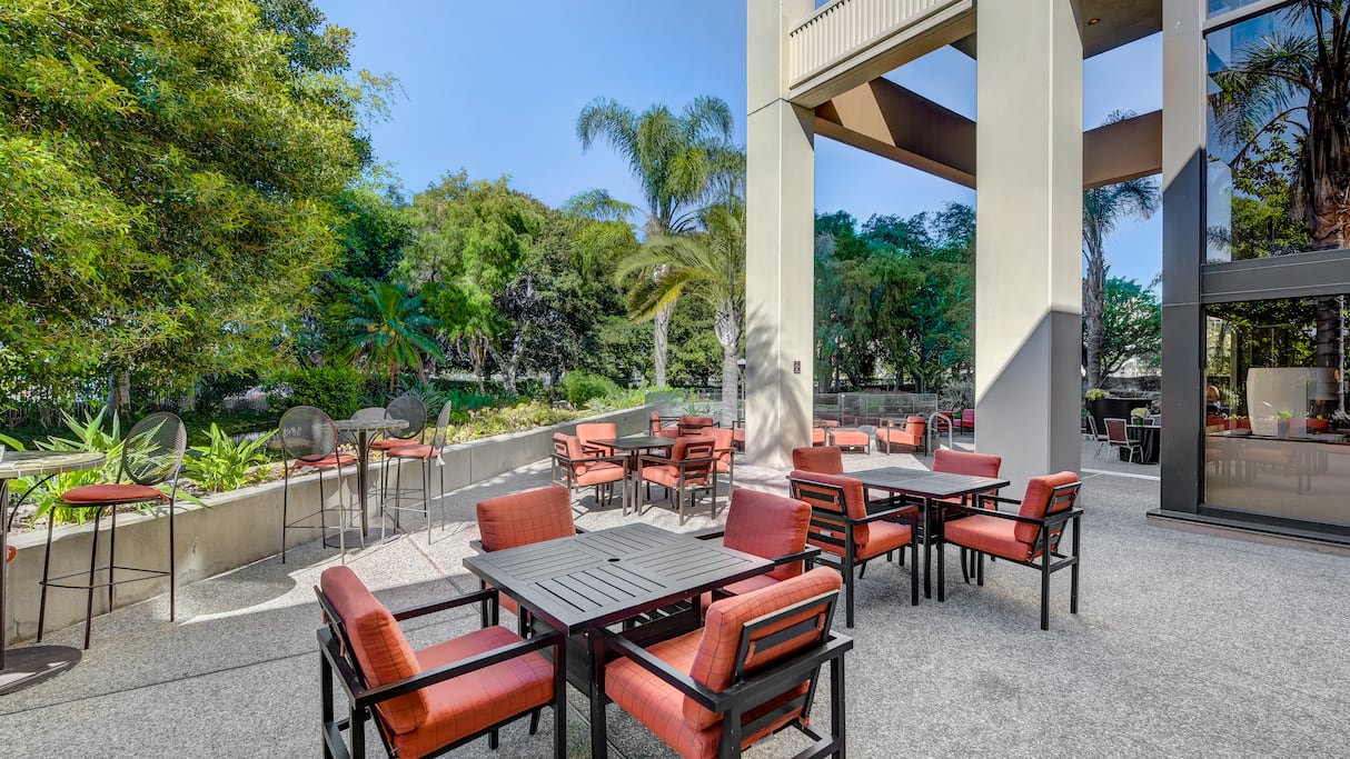 Outdoor Dining | Hotel Fera Anaheim, a DoubleTree by Hilton Hotel