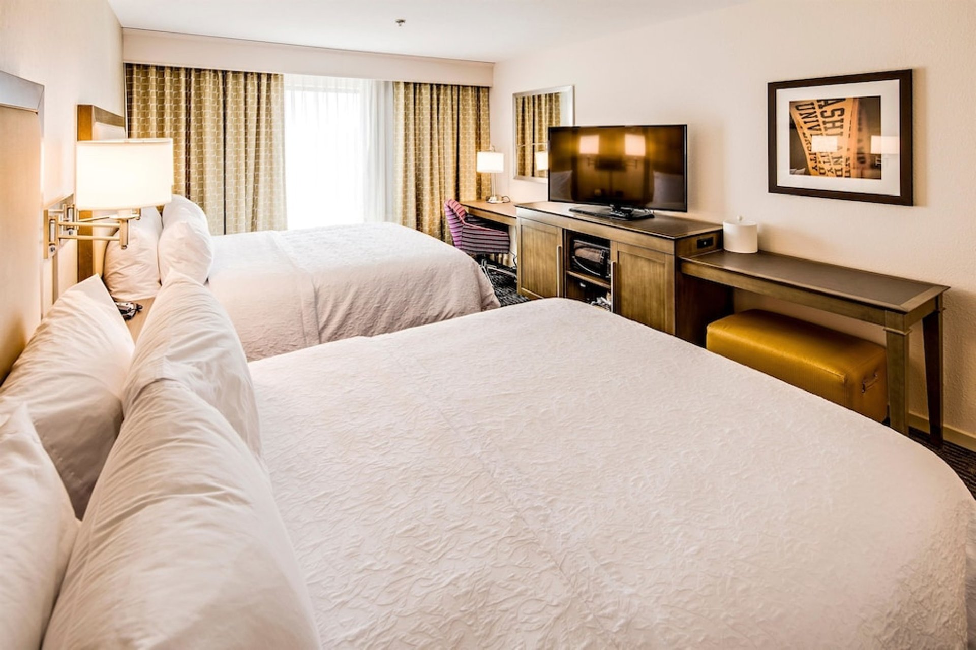 Queen Suite Bedroom
