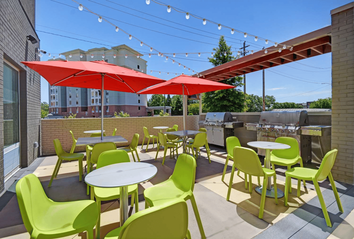 Outdoor Dining | Home2 Suites by Hilton Atlanta Airport North
