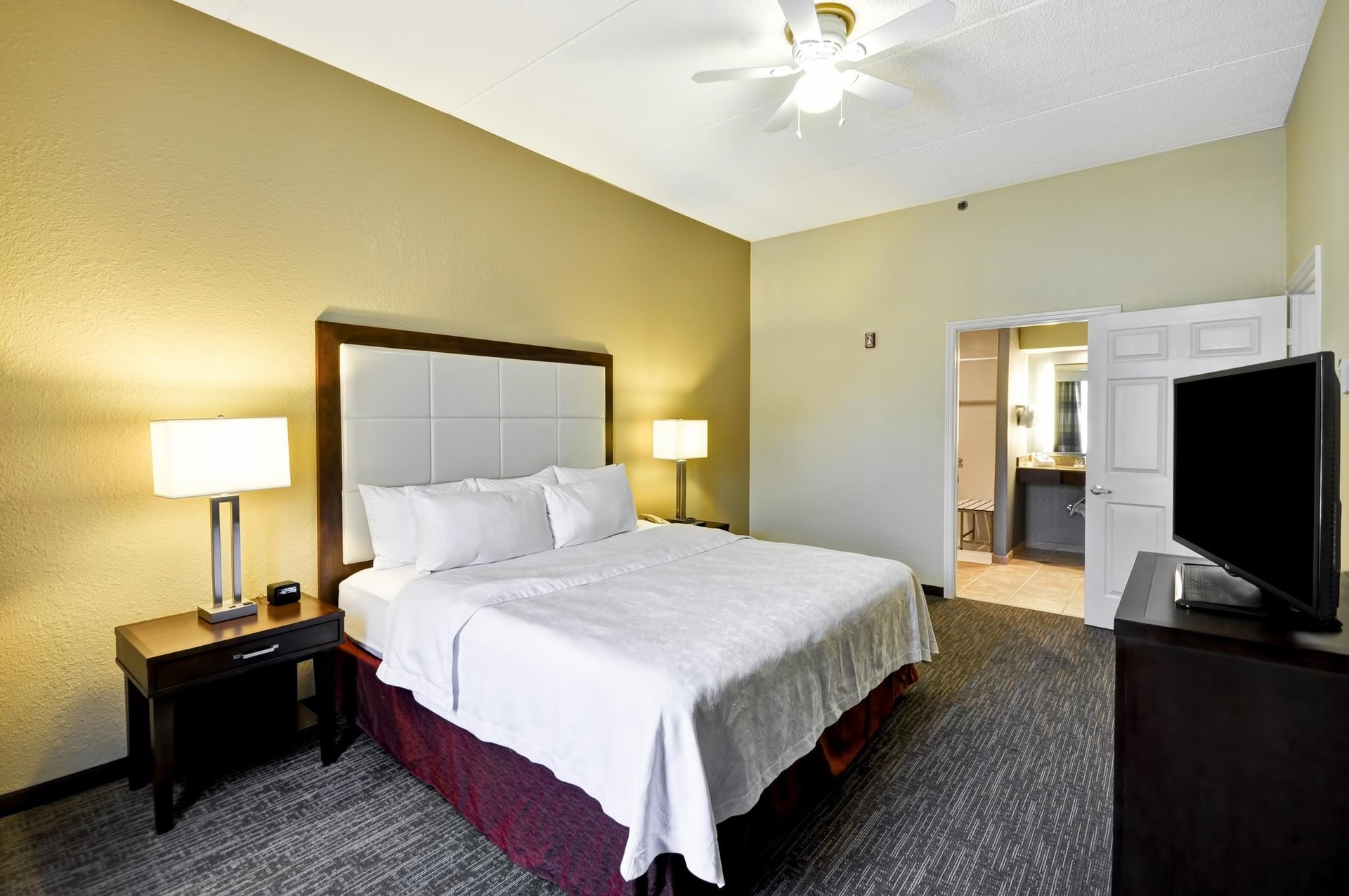 Suite Bedroom