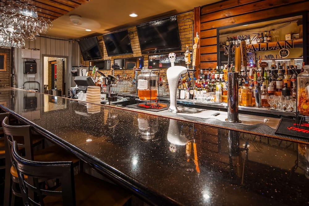 Bar View | Aiden by Best Western @ Austin City Hotel