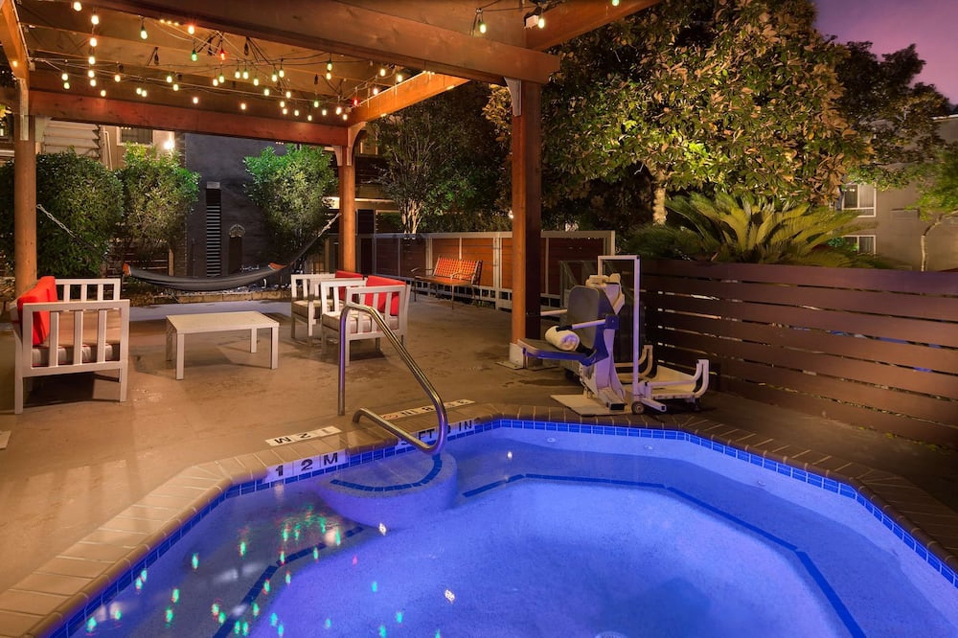 Hot Tub | Aiden by Best Western Austin City Hotel