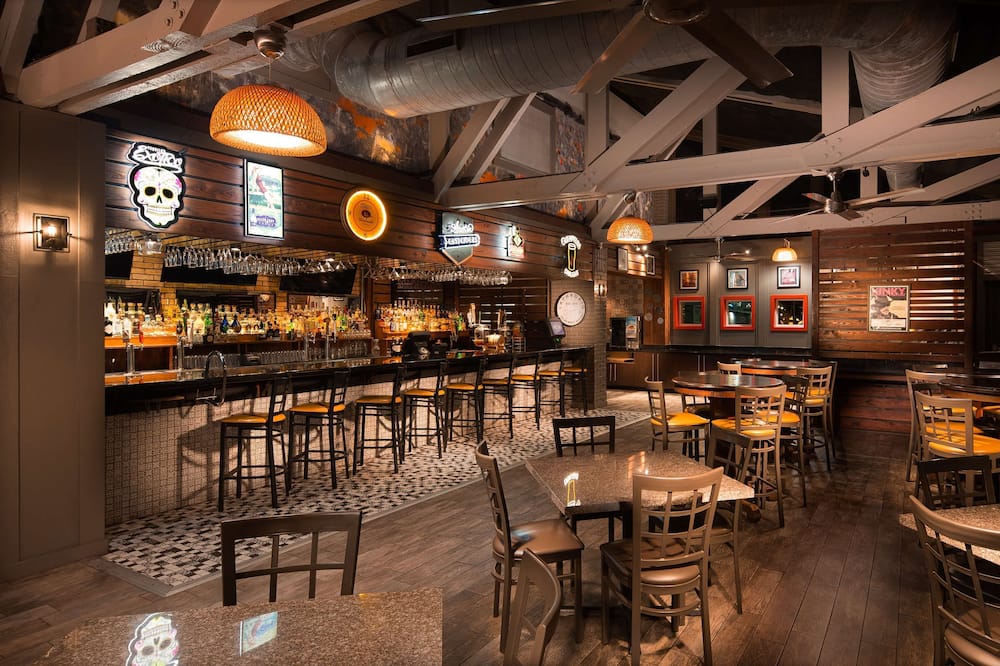 Indoor Bar | Aiden by Best Western Austin City Hotel