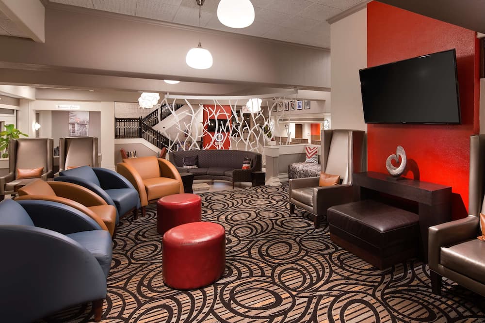 Lobby Seating | Aiden by Best Western Austin City Hotel