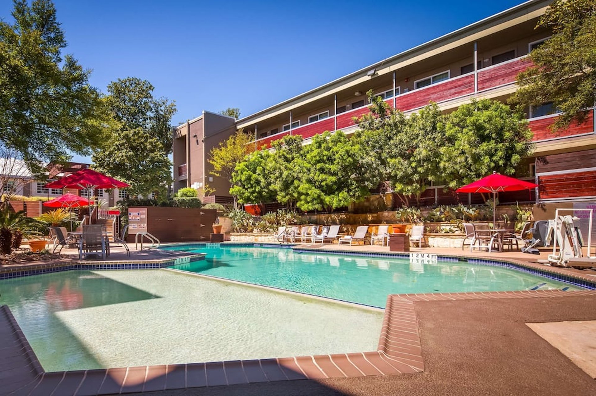 Pool | Aiden by Best Western Austin City Hotel