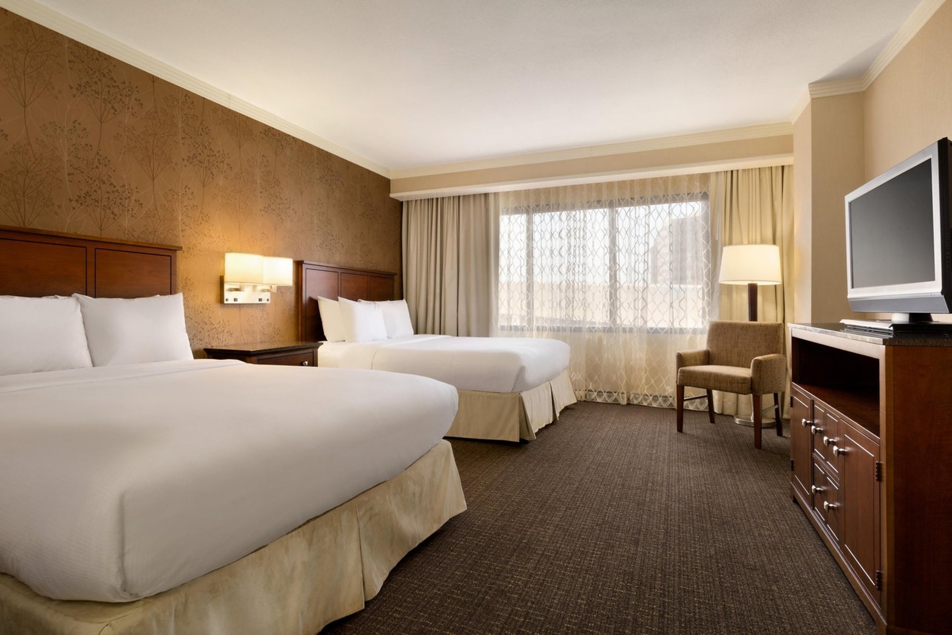 2 Queen 2 Room Suite - Hearing Accessible - Non-smoking