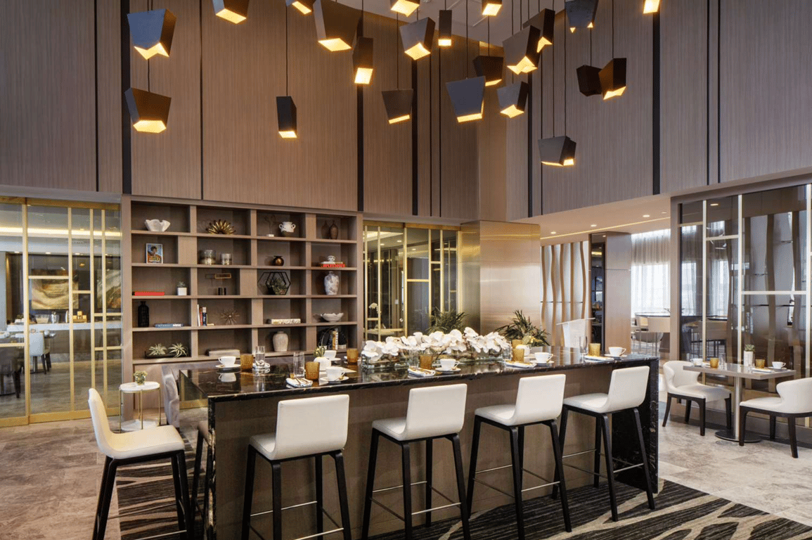 Dining Area | Hilton Aventura Miami