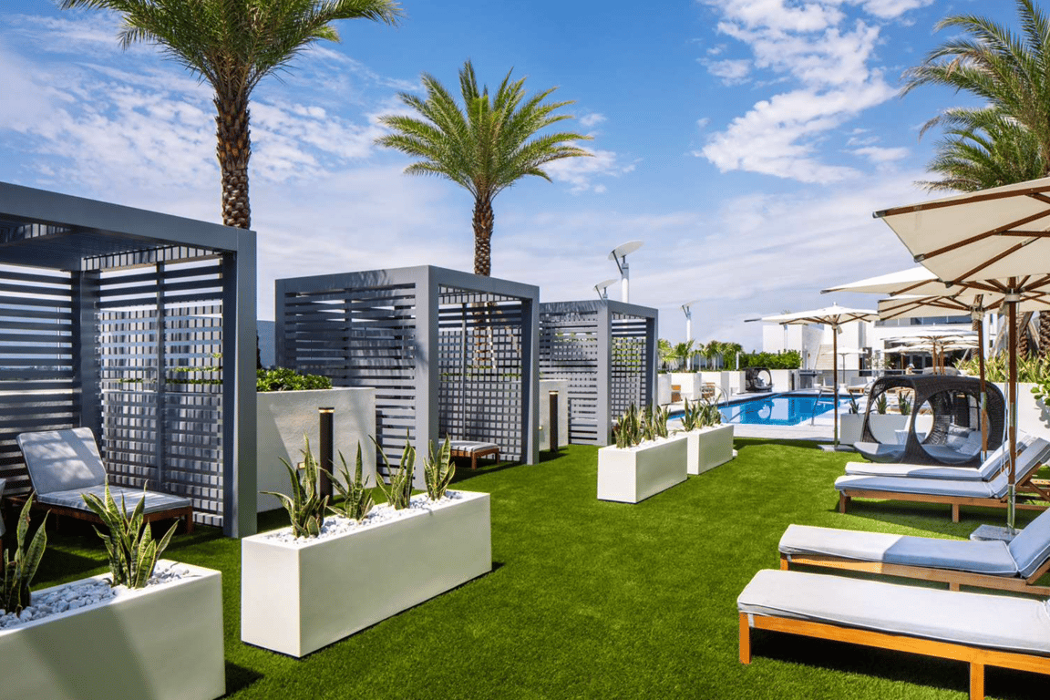 Outdoor Loungers | Hilton Miami Aventura
