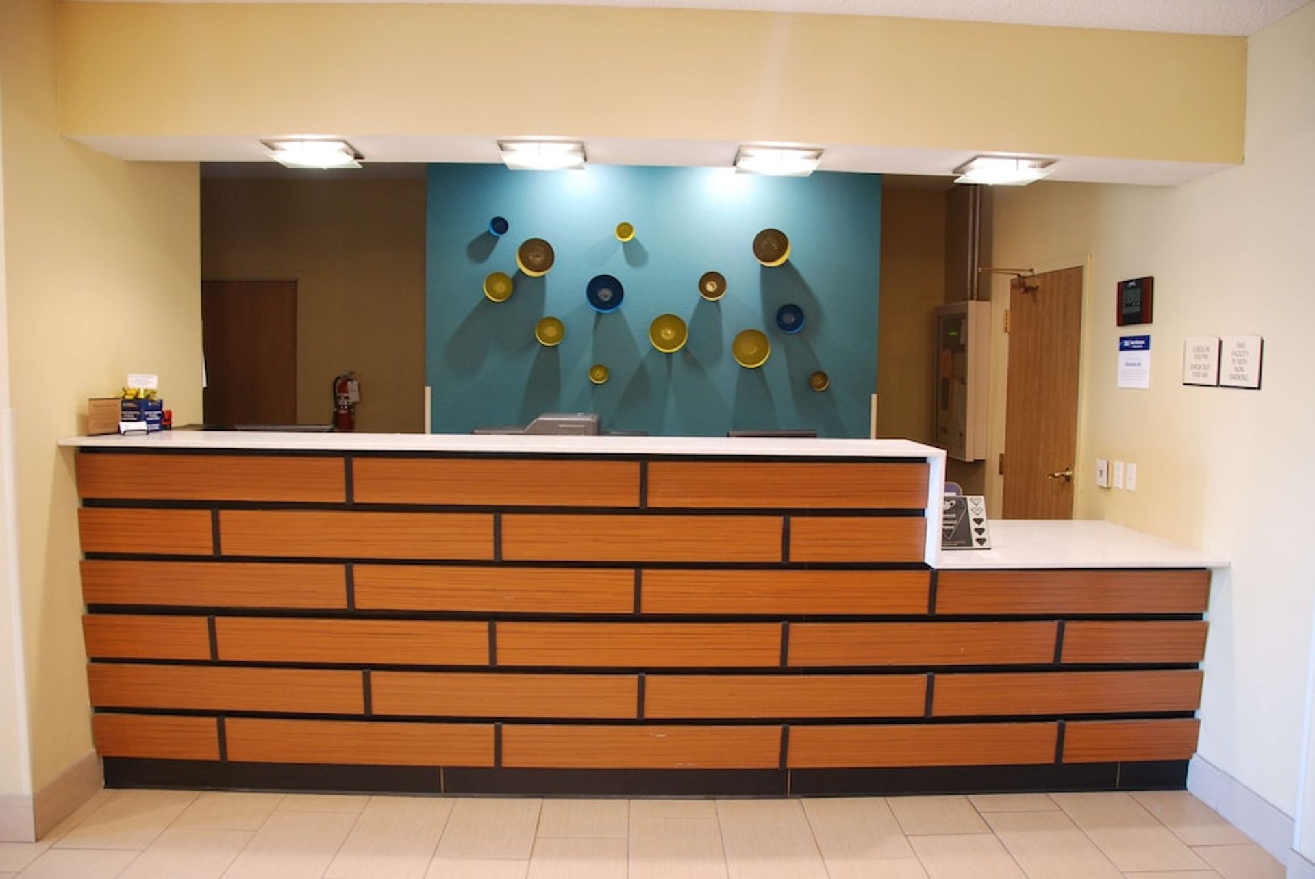 Front Desk | Best Western Baraboo Inn