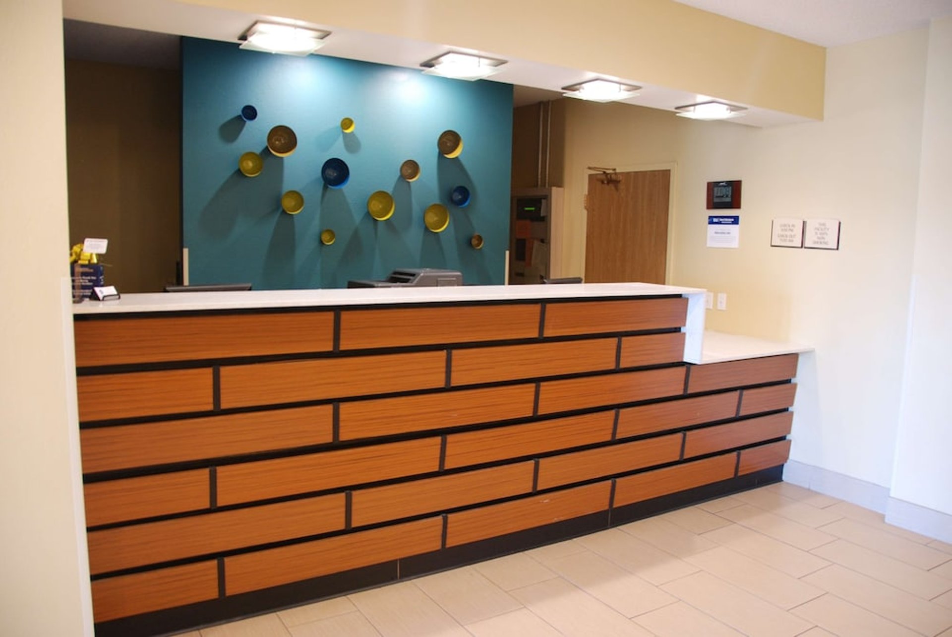 Lobby Desk | Best Western Baraboo Inn