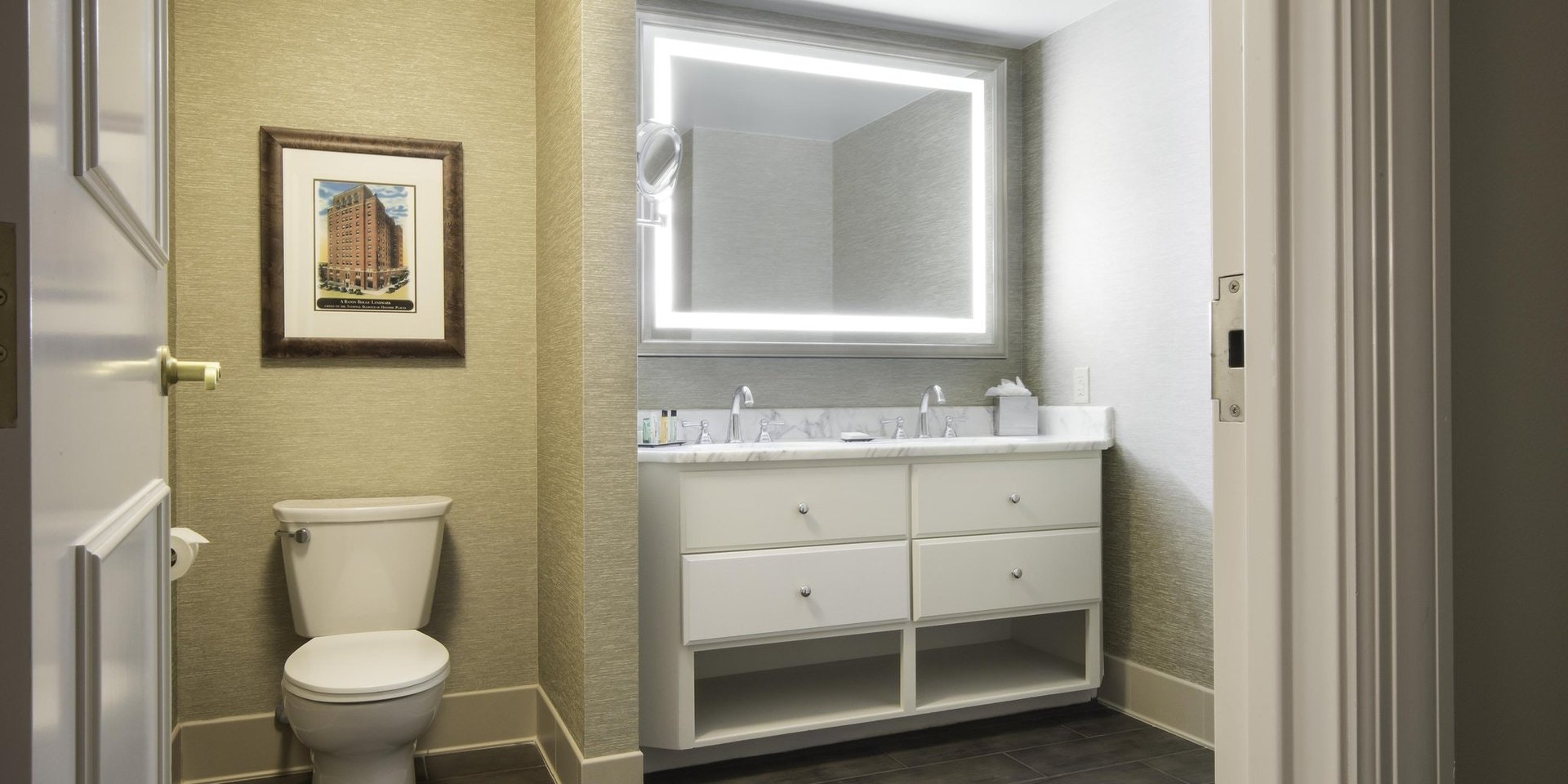 Suite Bathroom