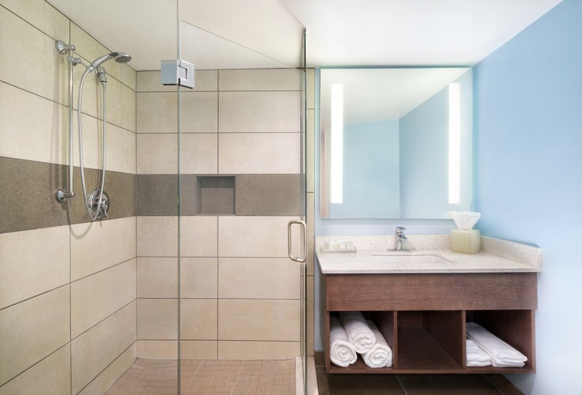 2 Bed Suite Bathroom
