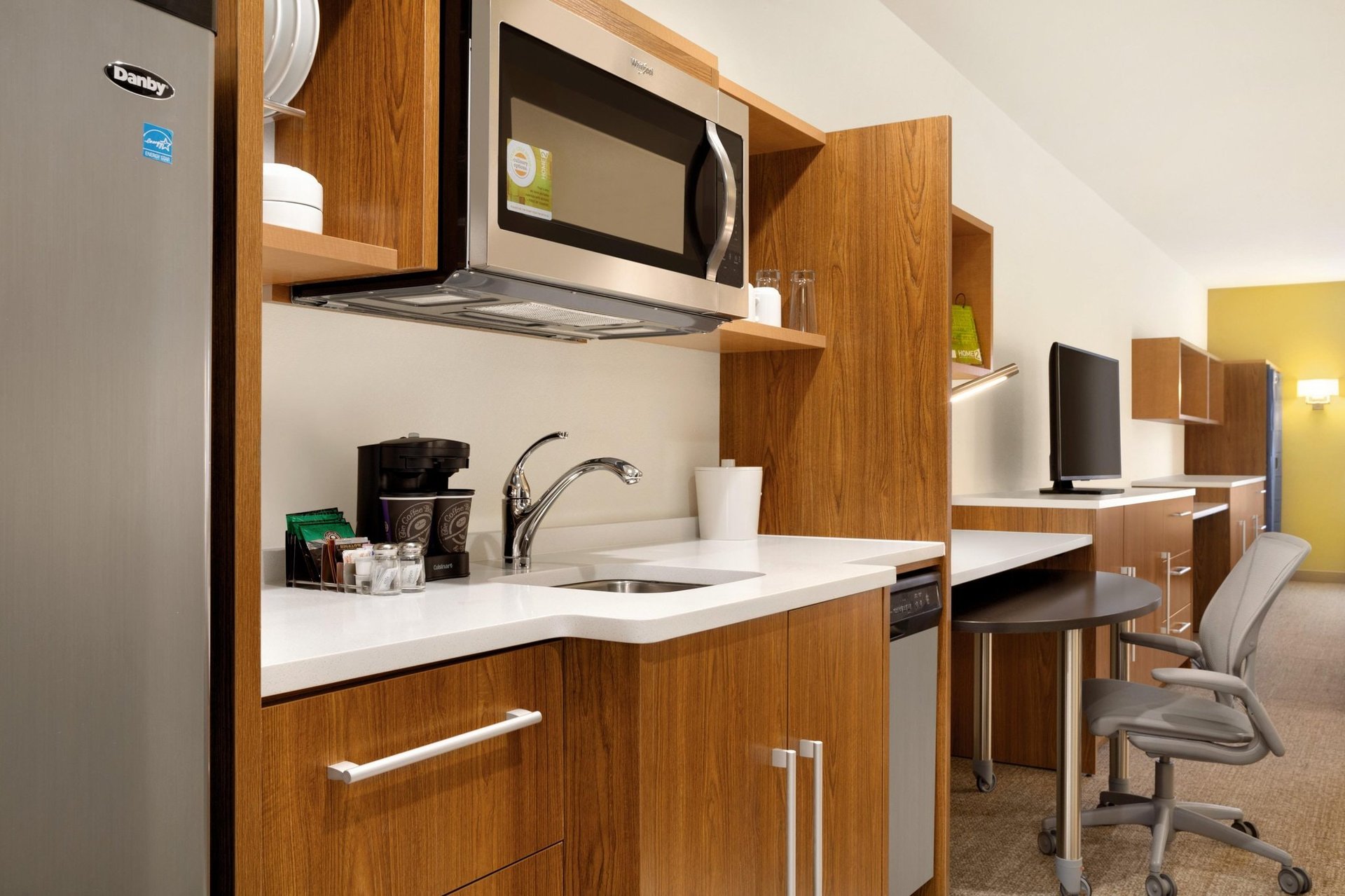 Queen Studio Kitchen