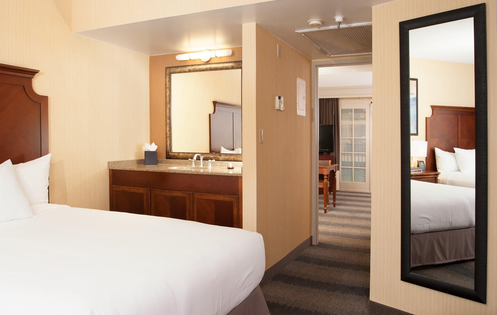 Suite Vanity