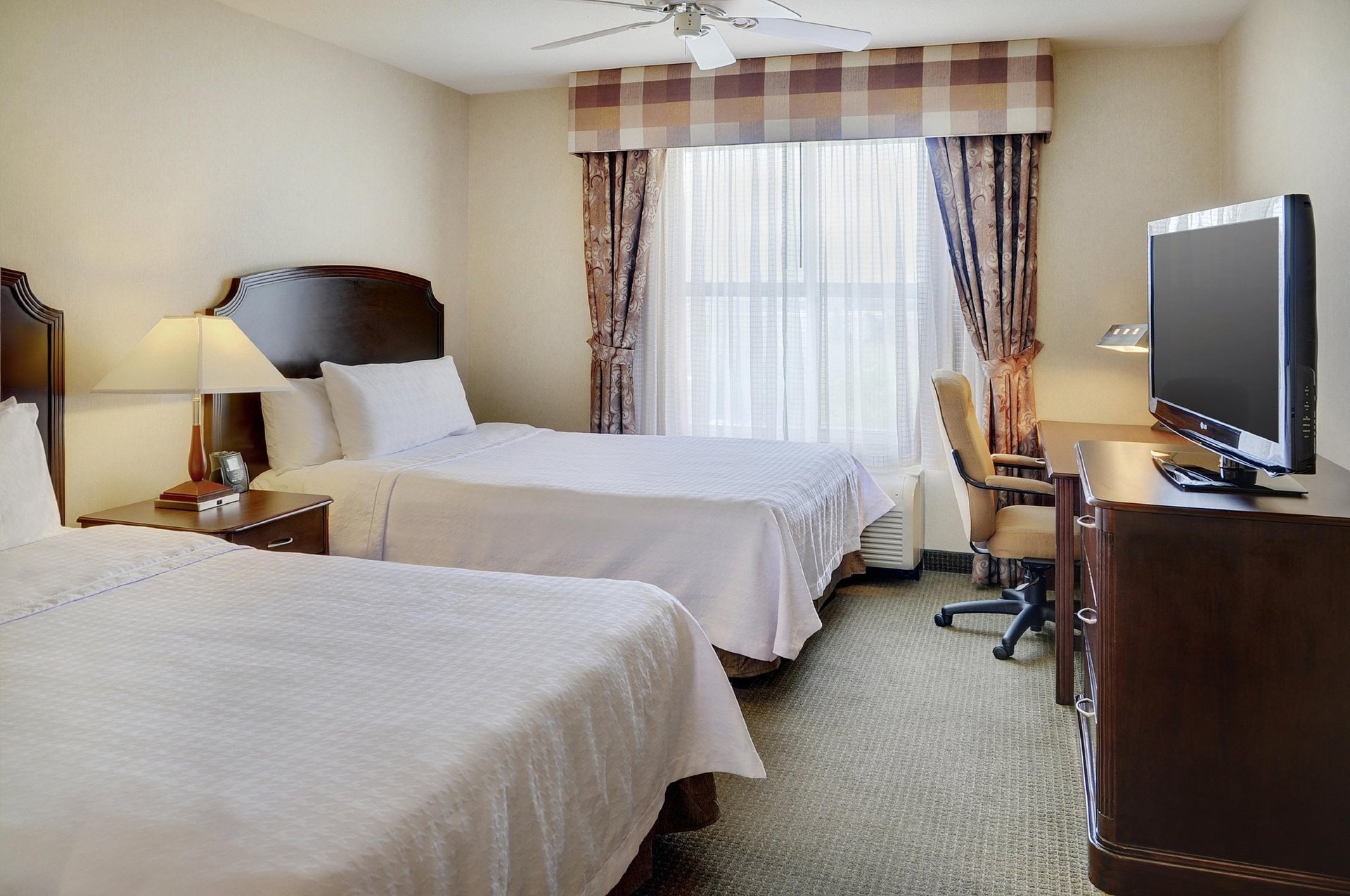 2 Double Beds