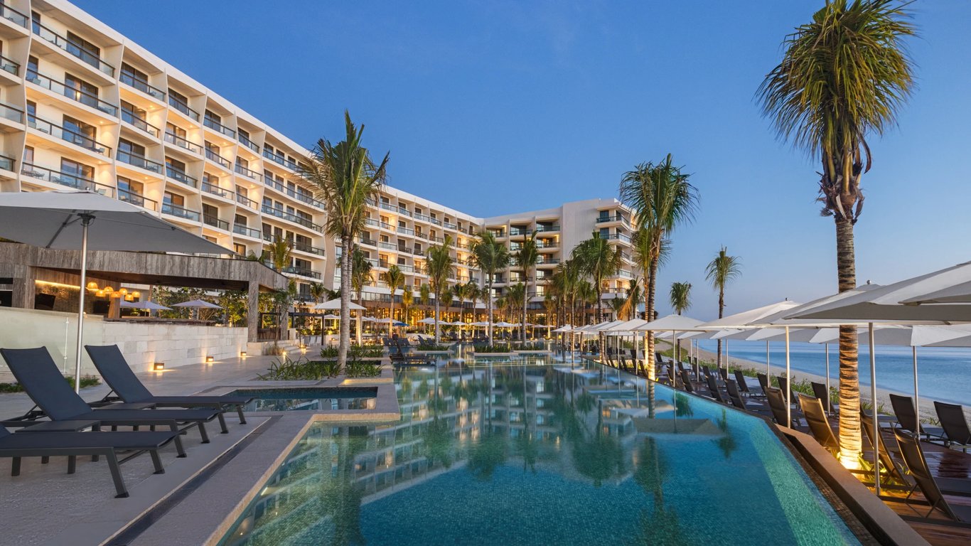Chill_Pool_01 | Hilton Cancun, an All-Inclusive Resort