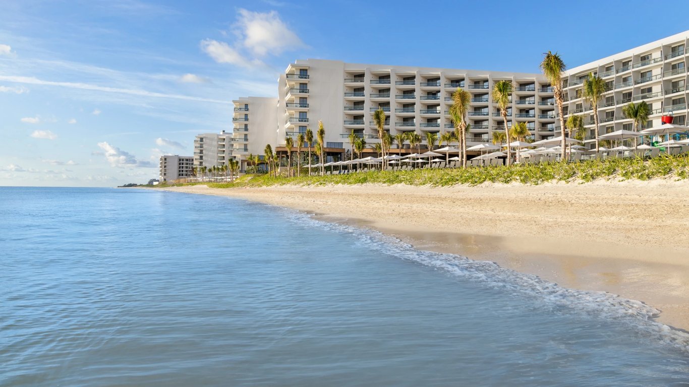 Exterior_03 | Hilton Cancun, an All-Inclusive Resort