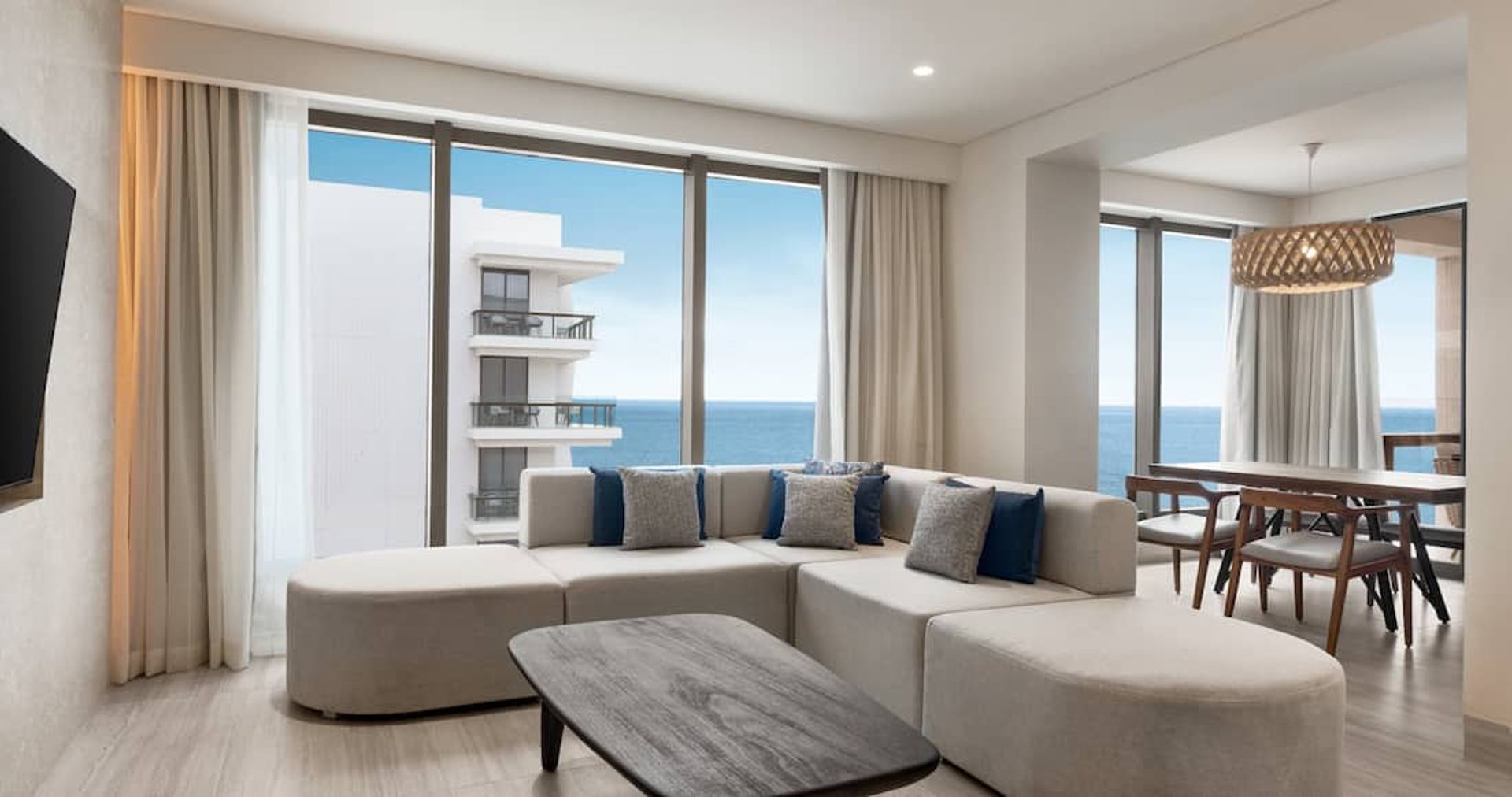 Deluxe-ocean-front-one-bedroom-suite