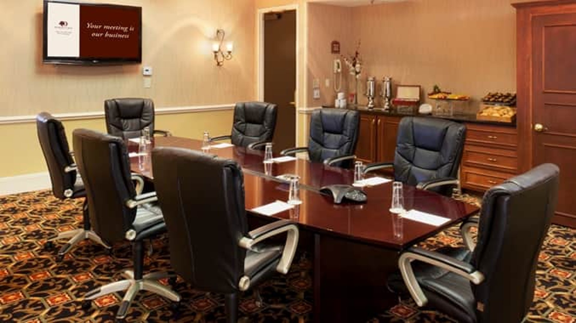 DT_boardroom01_20_677x380_FitToBoxSmallDimension_Center.jpg | DoubleTree by Hilton Hotel Charlottesville