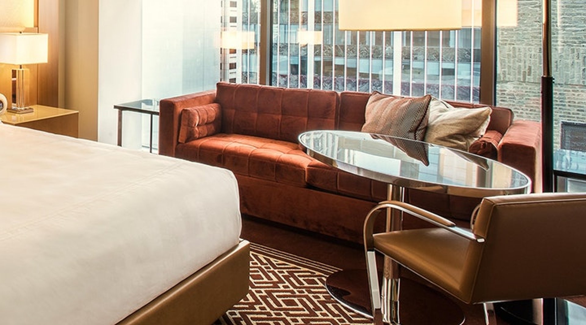 Superior Queen Sitting Area