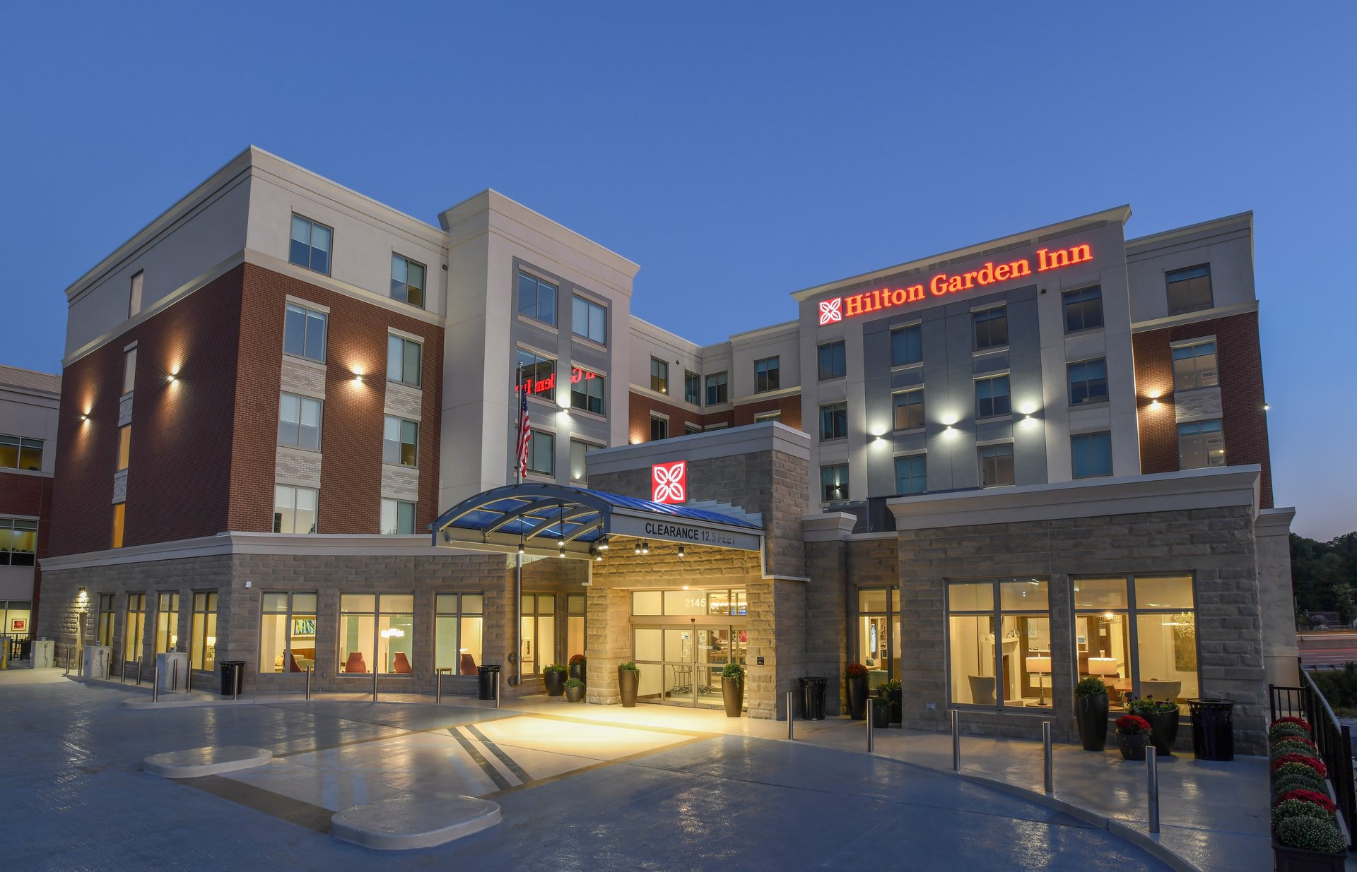 Hotel Exterior | Hilton Garden Inn Cincinnati Midtown