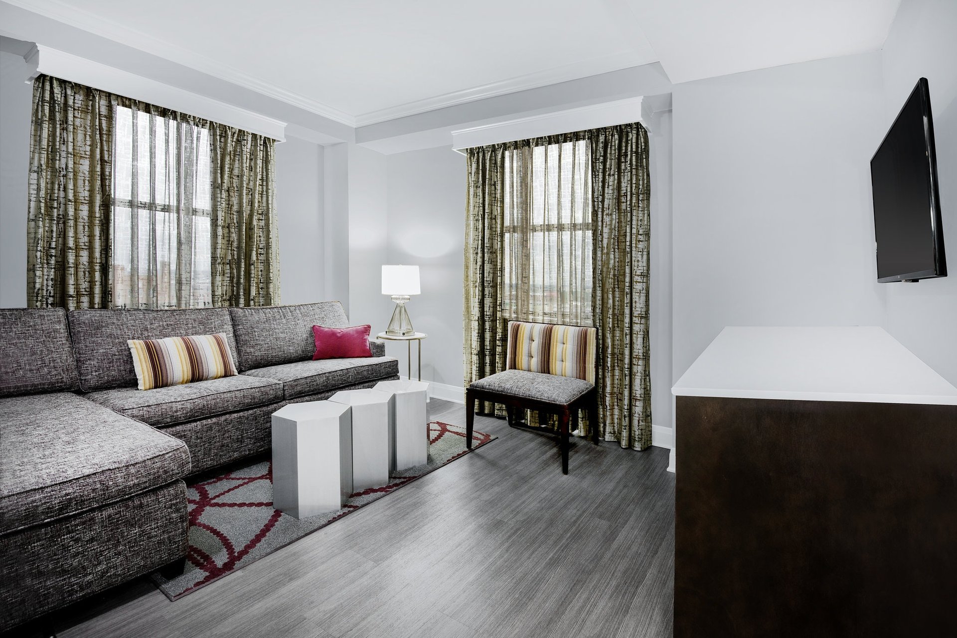 Queen Bed Suite Living Area
