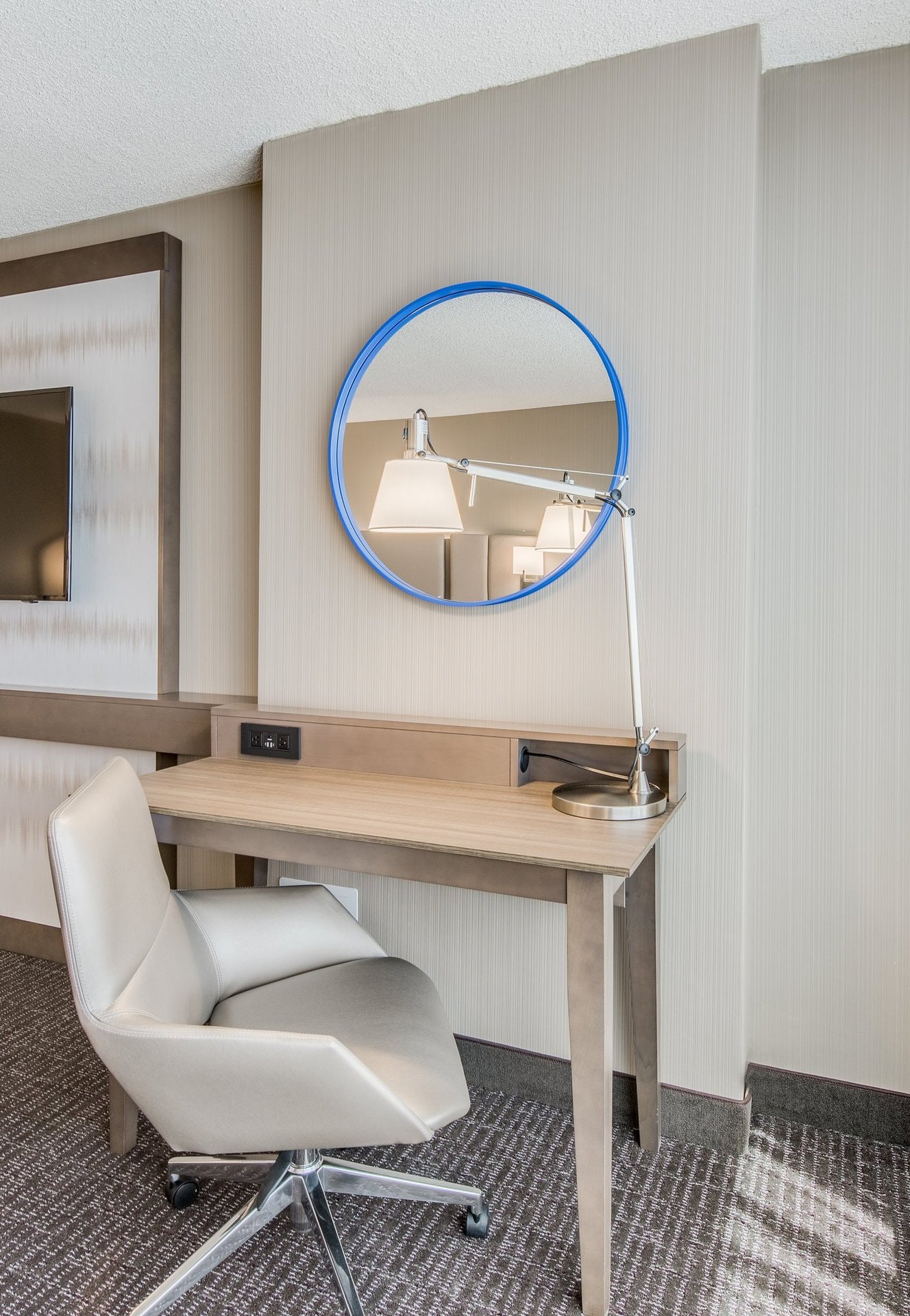 King Suite Desk