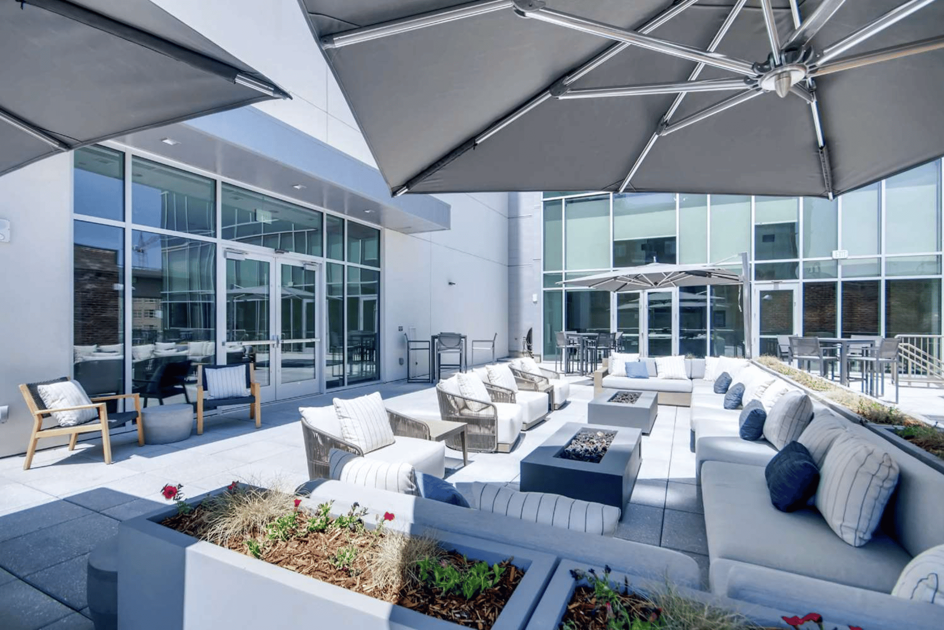 Day Outdoor Seating | Hilton Garden Inn Denver Union Station, CO