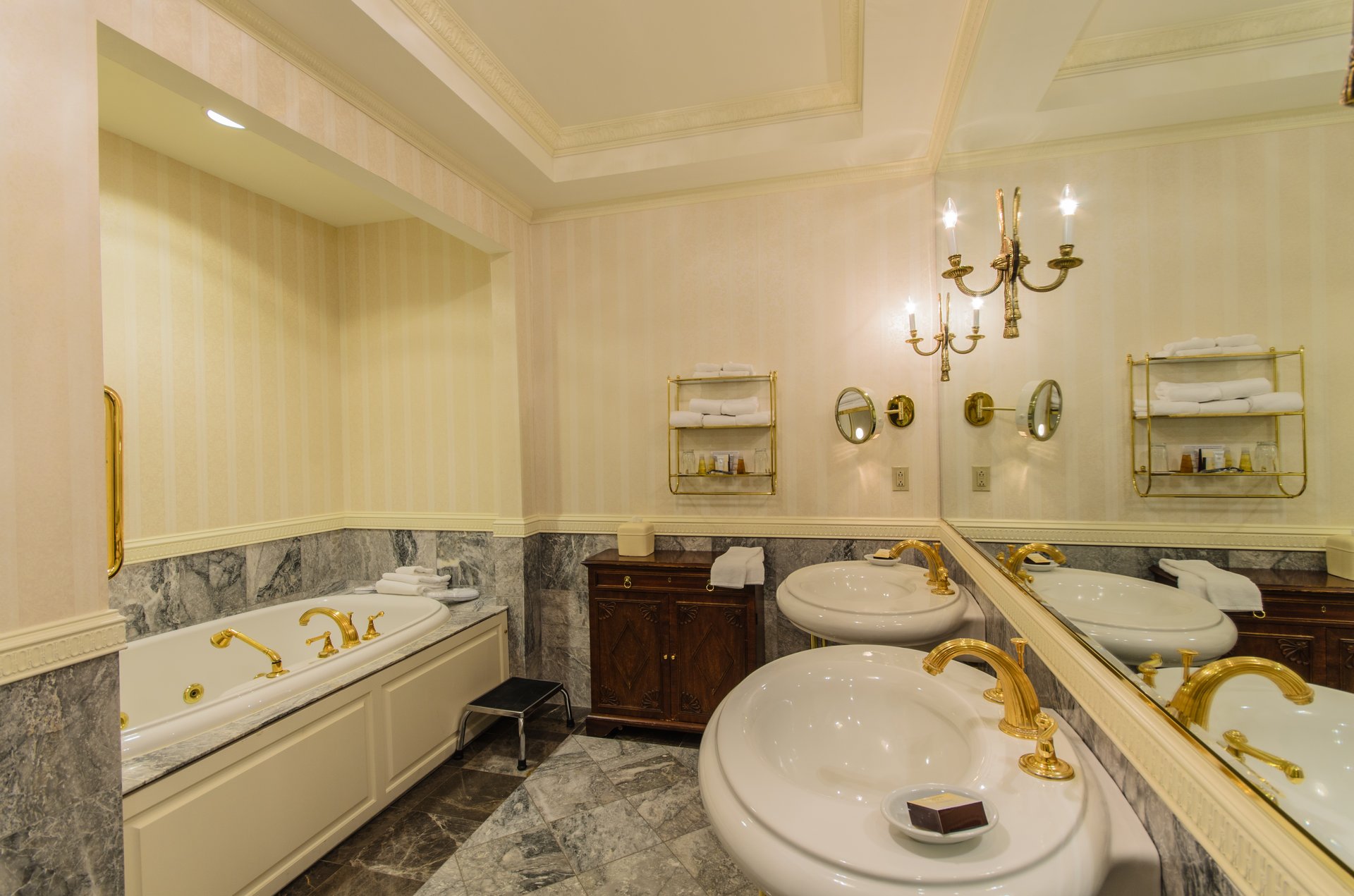 Chateau_Club-Suite (1540) 6.jpg