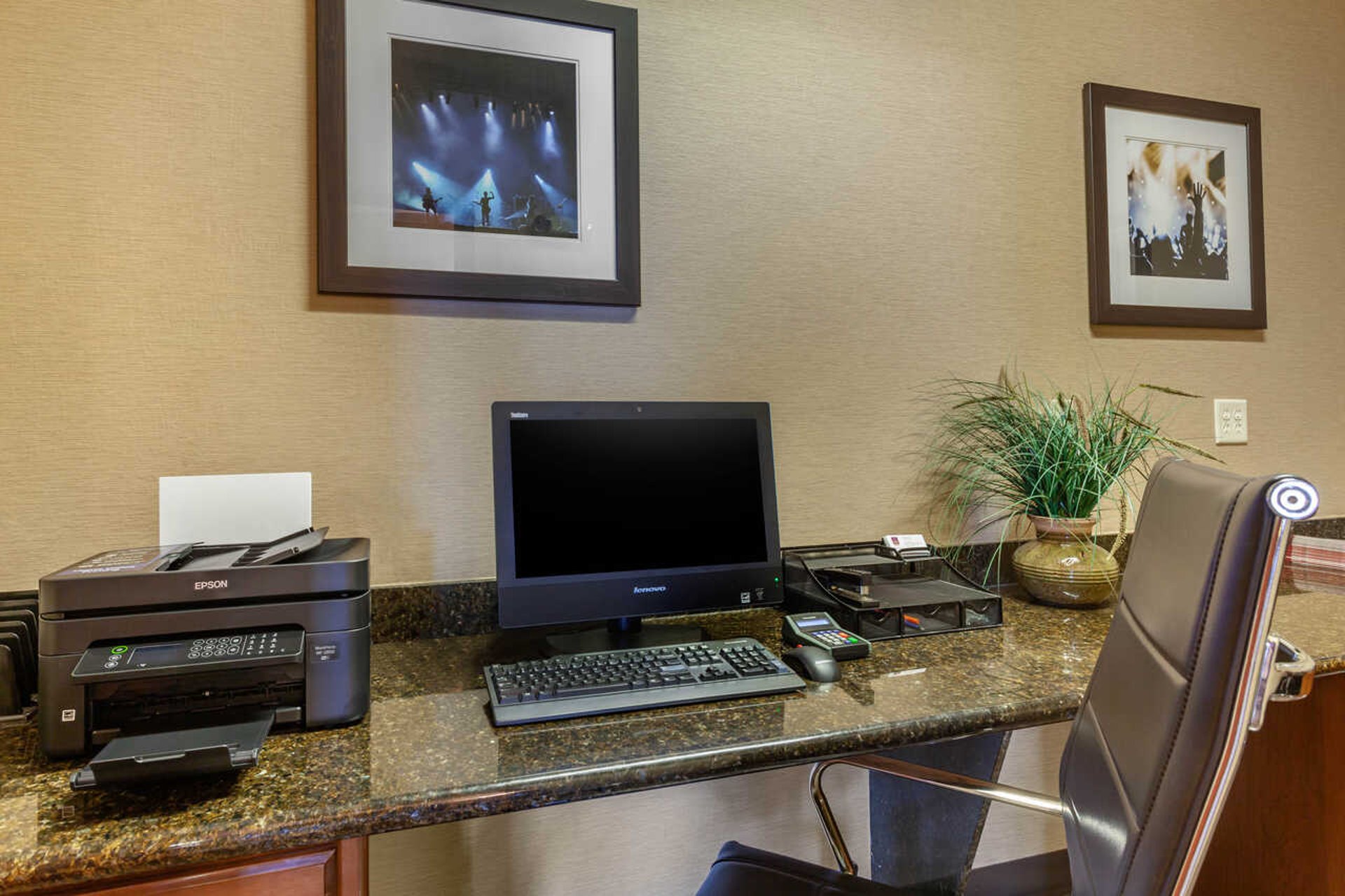 Computer | Comfort Suites Glendale - State Farm Stadium Area