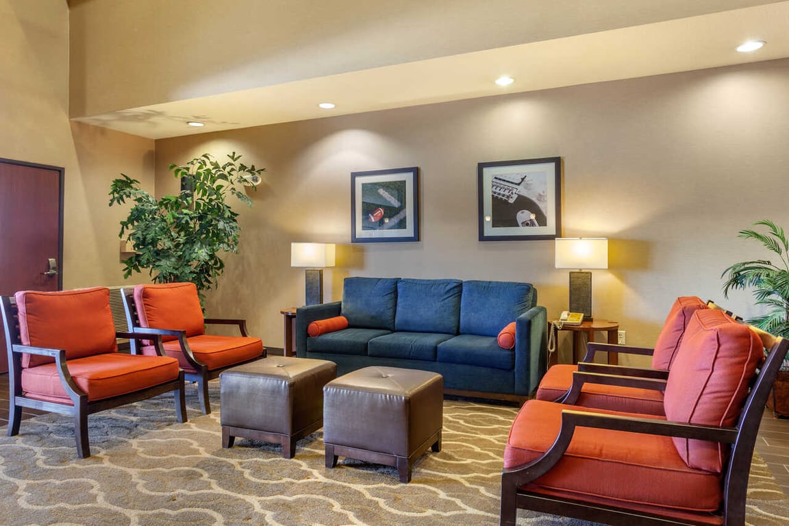 Seating | Comfort Suites Phoenix-Glendale