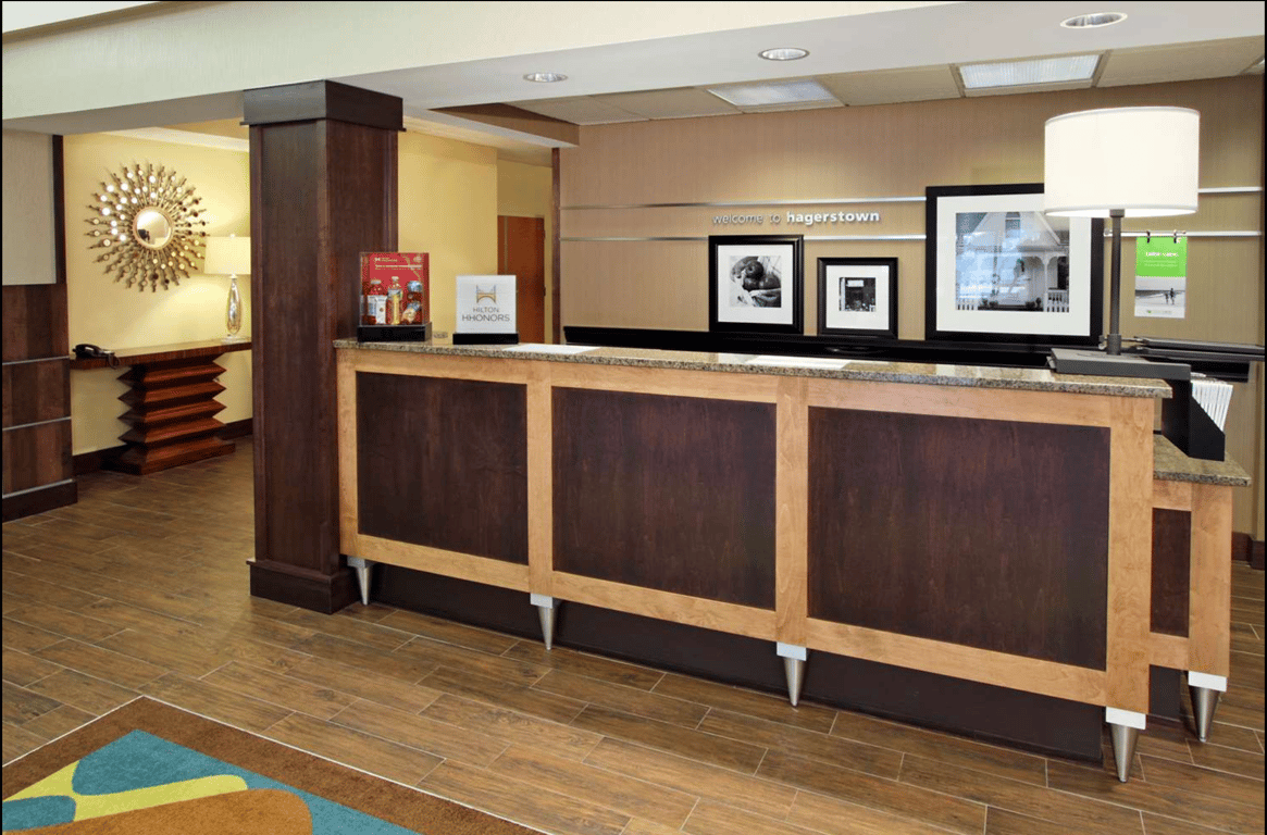 Front Desk | Hampton Inn Hagerstown