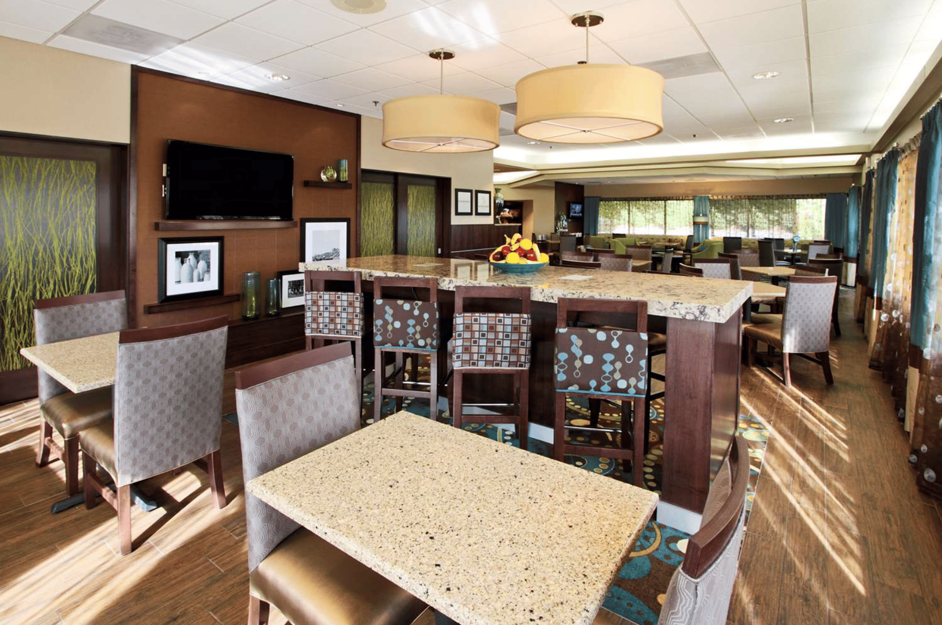 Lobby Area | Hampton Inn Hagerstown